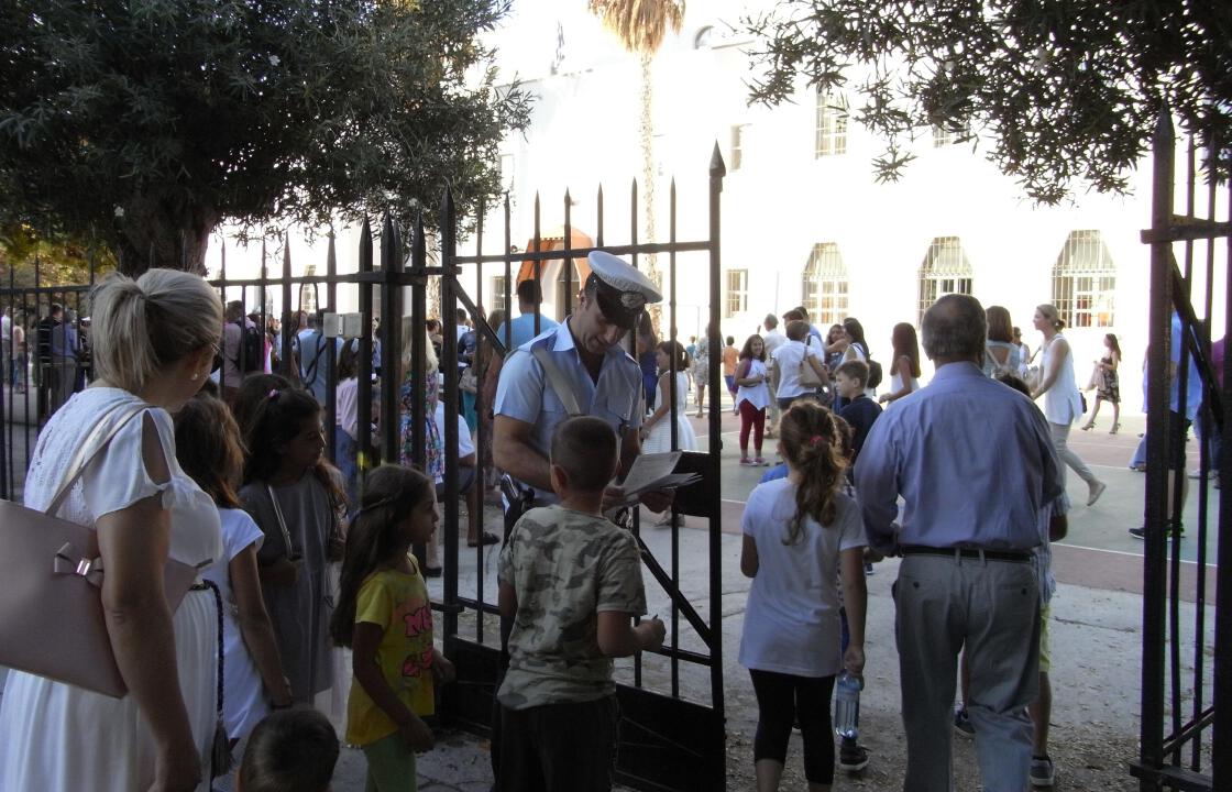Ενημερωτικά φυλλάδια  διένειμαν τροχονόμοι  σε γονείς και μαθητές δημοτικών σχολείων στo Νότιο Αιγαίο