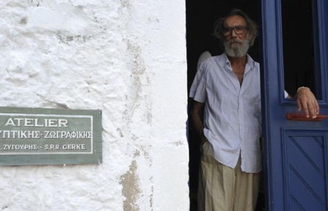 Αλέξανδρος Ζυγούρης: Ο γλύπτης του Καστελλόριζου που περπατά ξυπόλητος και ζει χωρίς ρεύμα [εικόνες]