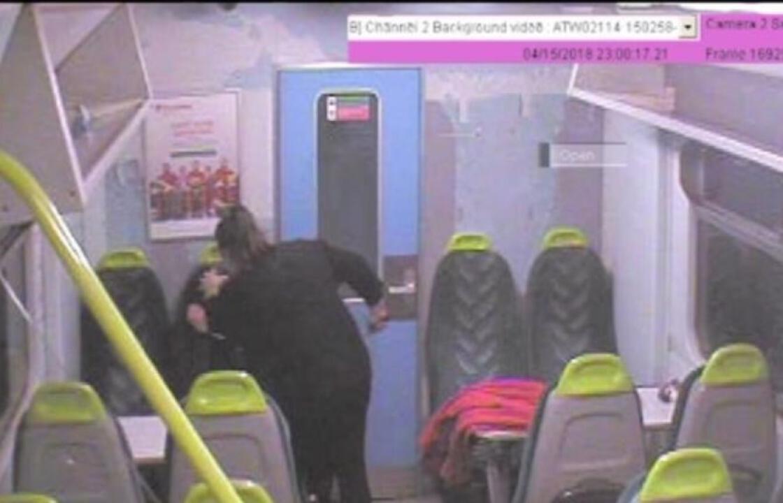 Ουαλία: Μαχαίρωνε τη φίλη της μέσα στο τρένο και της φώναζε «κοιμήσου κοριτσάκι»!