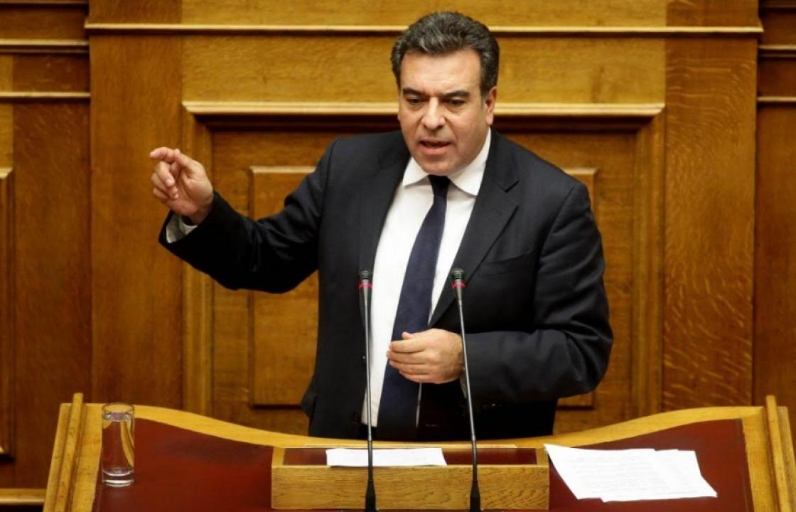 ΜΑΝΟΣ ΚΟΝΣΟΛΑΣ: «Χωρίς καθηγητή πληροφορικής το σχολείο στους Λειψούς, επτά μήνες μετά την έναρξη της σχολικής περιόδου»