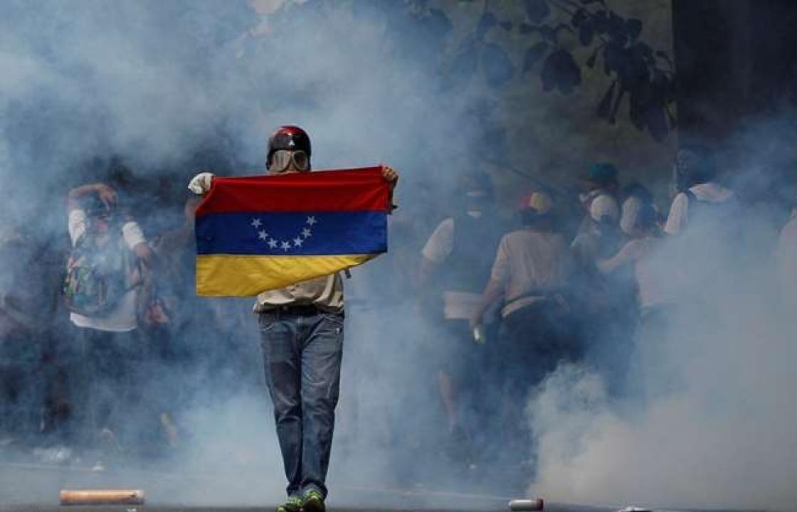 Βενεζουέλα: Ο Μαδούρο κλείνει τα σύνορα με την Κολομβία- αποκλείει την ανθρωπιστική βοήθεια
