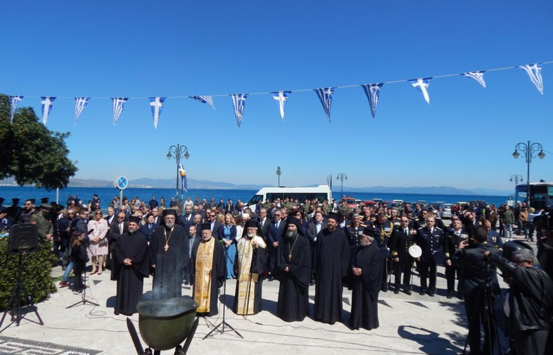 Η επιμνημόσυνη δέηση στο Βωμό της Πατρίδας και η κατάθεση στεφάνων στο Ηρώο