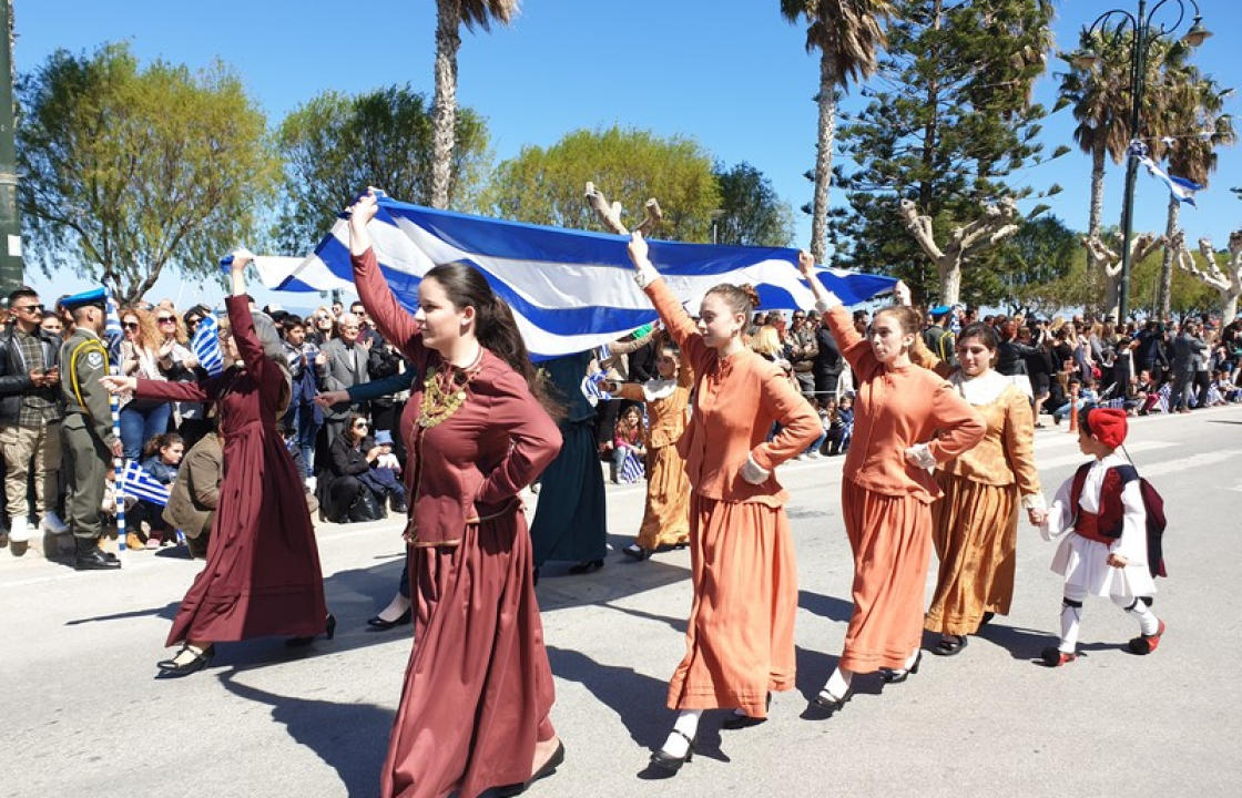 Η παρέλαση της 25ης Μαρτίου στην πόλη της Κω - Πλούσιο Φωτορεπορτάζ