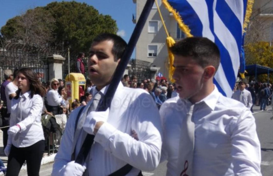 Κρήτη: Το πιο θερμό χειροκρότημα για τον τυφλό Χανιώτη σημαιοφόρο