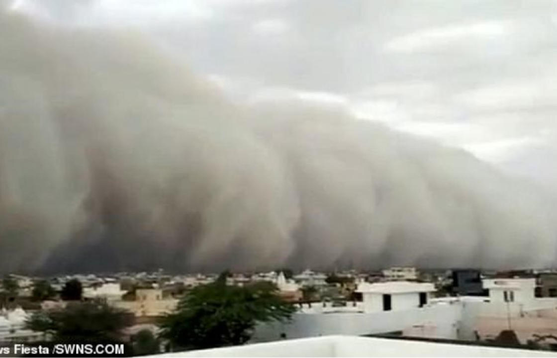 Εικόνες αποκάλυψης στην Ινδία με αμμοθύελλα να «καταπίνει» μια πόλη