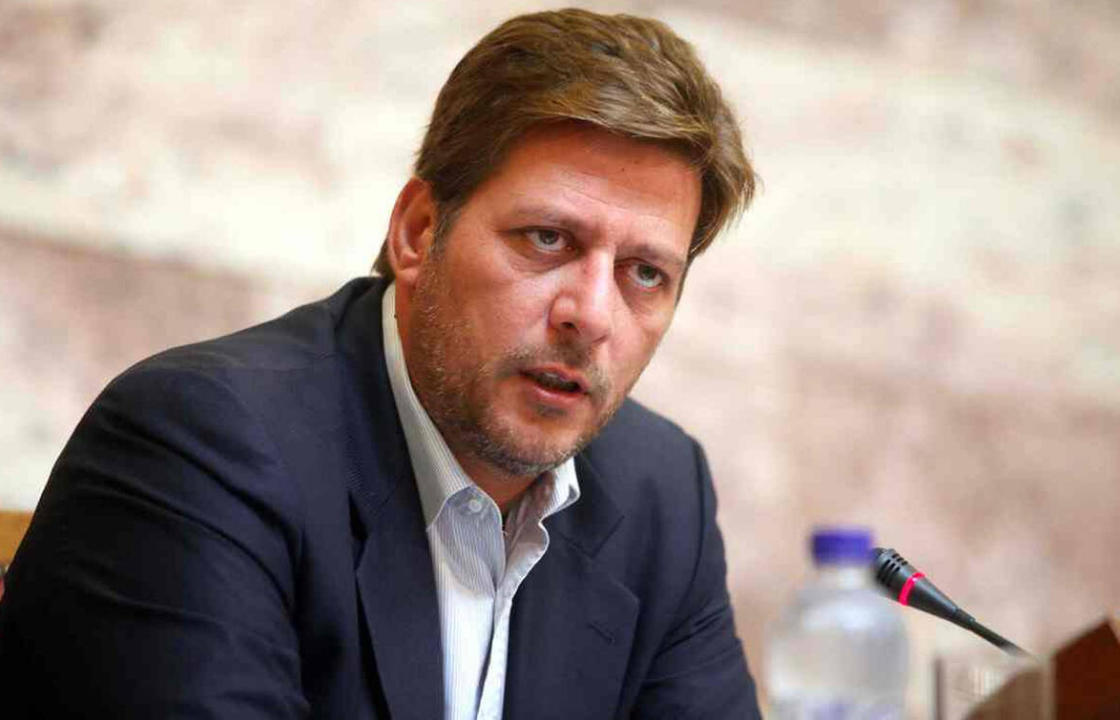 Ο Μ. Βαρβιτσιώτης κατηγορεί για &quot;Fake News&quot;, τον Η. Καματερό, την Εφημερίδα των Συντακτών και την Αυγή