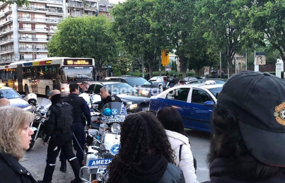 Απίστευτο περιστατικό στη Θεσσαλονίκη- Πέταξε τη γυναίκα του από το αυτοκίνητο, γκάζωσε κι έφυγε