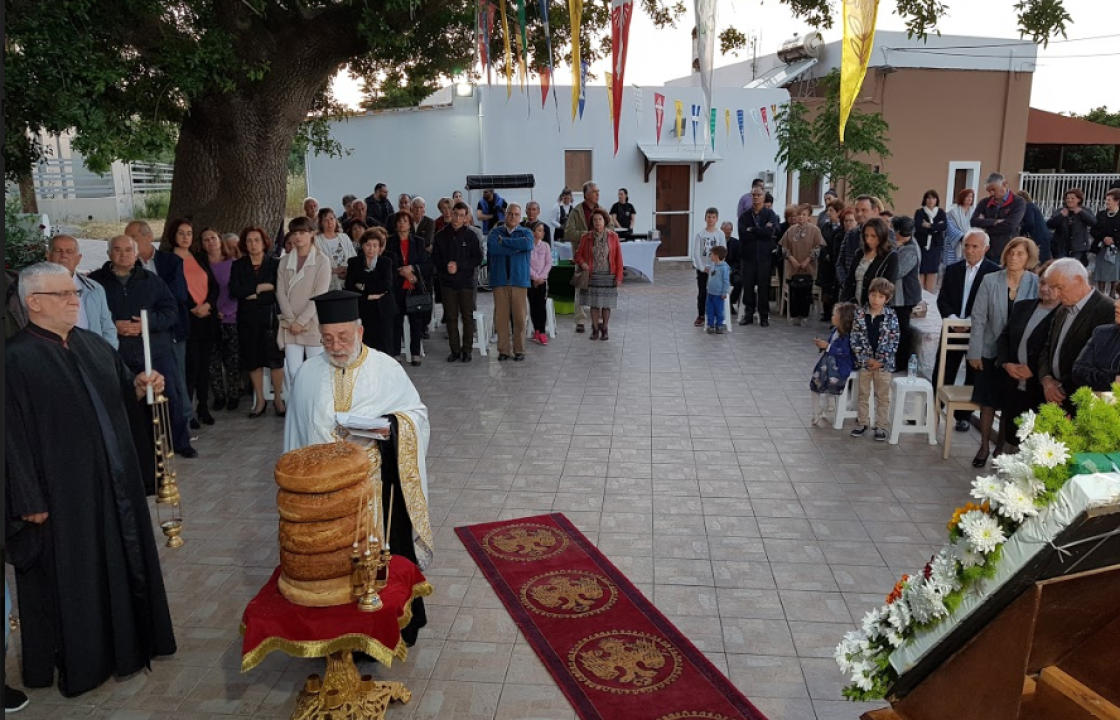 Γέμισε και φέτος με πιστούς η αυλή του Αγίου Γεωργίου του Κεφάλα στη Χαλικούρα