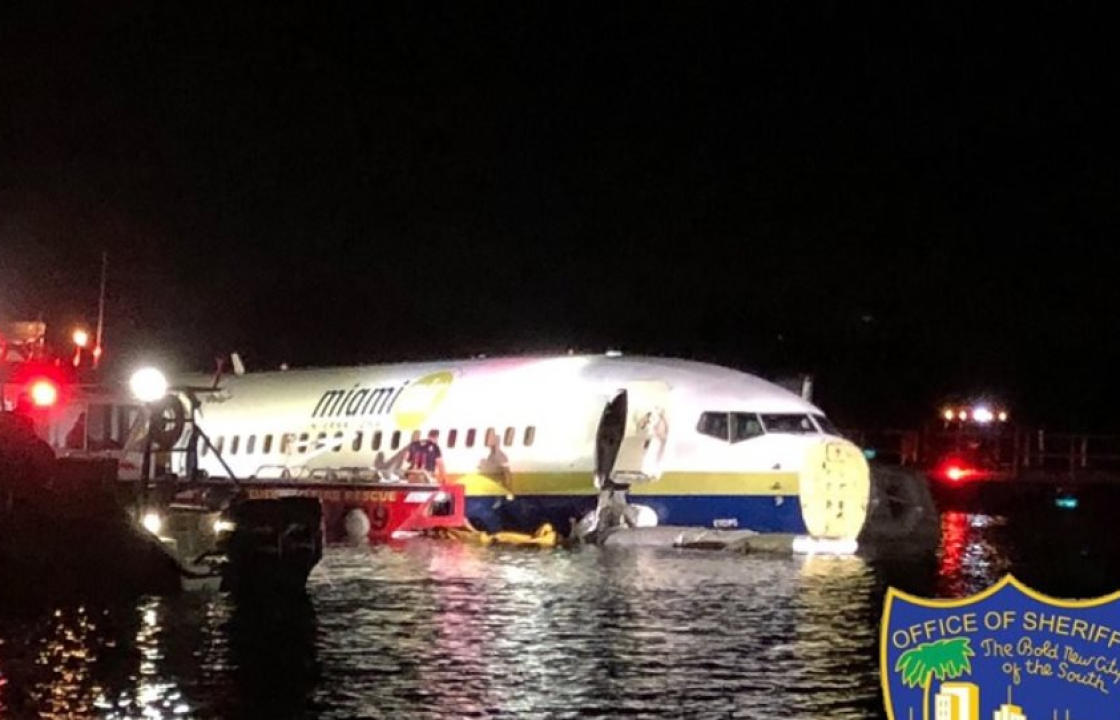 ΗΠΑ: Boeing 737 με 136 επιβαίνοντες κατέληξε από τον διάδρομο προσγείωσης σε ποτάμι