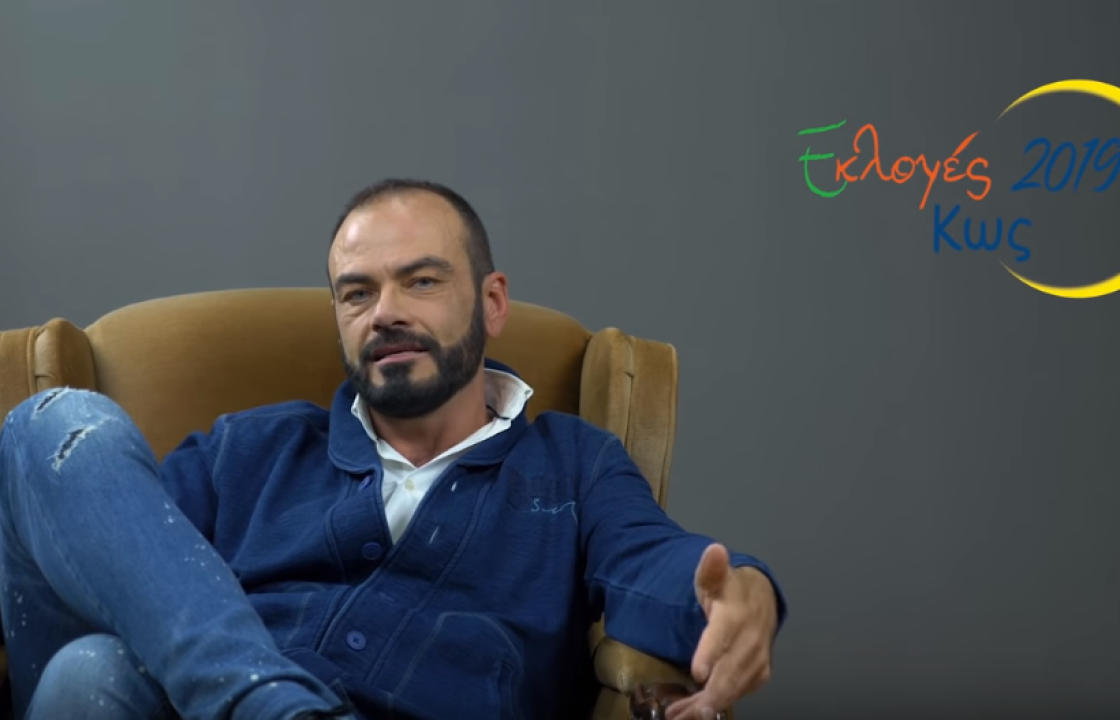 Ο Ηλίας Σιφάκης μας «ξανασυστήνεται» μέσα από ένα πρωτότυπο βίντεο