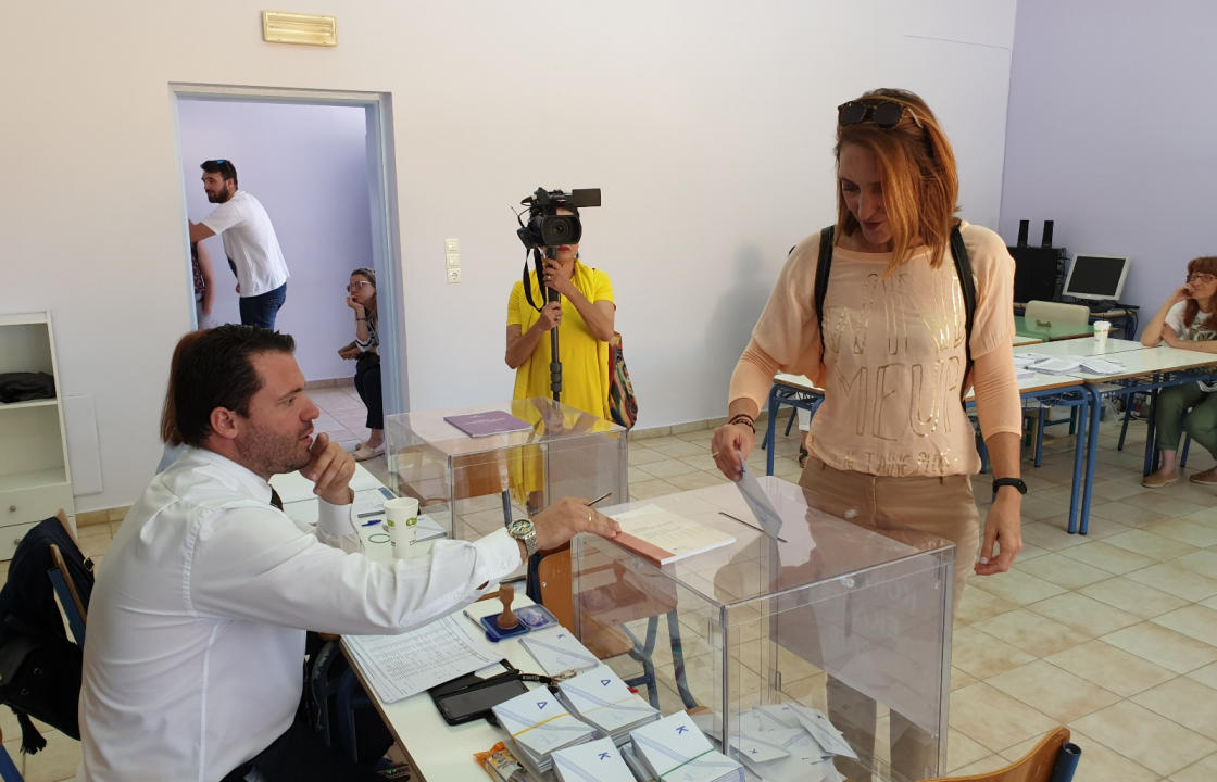 Ψήφισε στο 1ο Γυμνάσιο η υποψήφια Δήμαρχος Κω Κική Μακρή