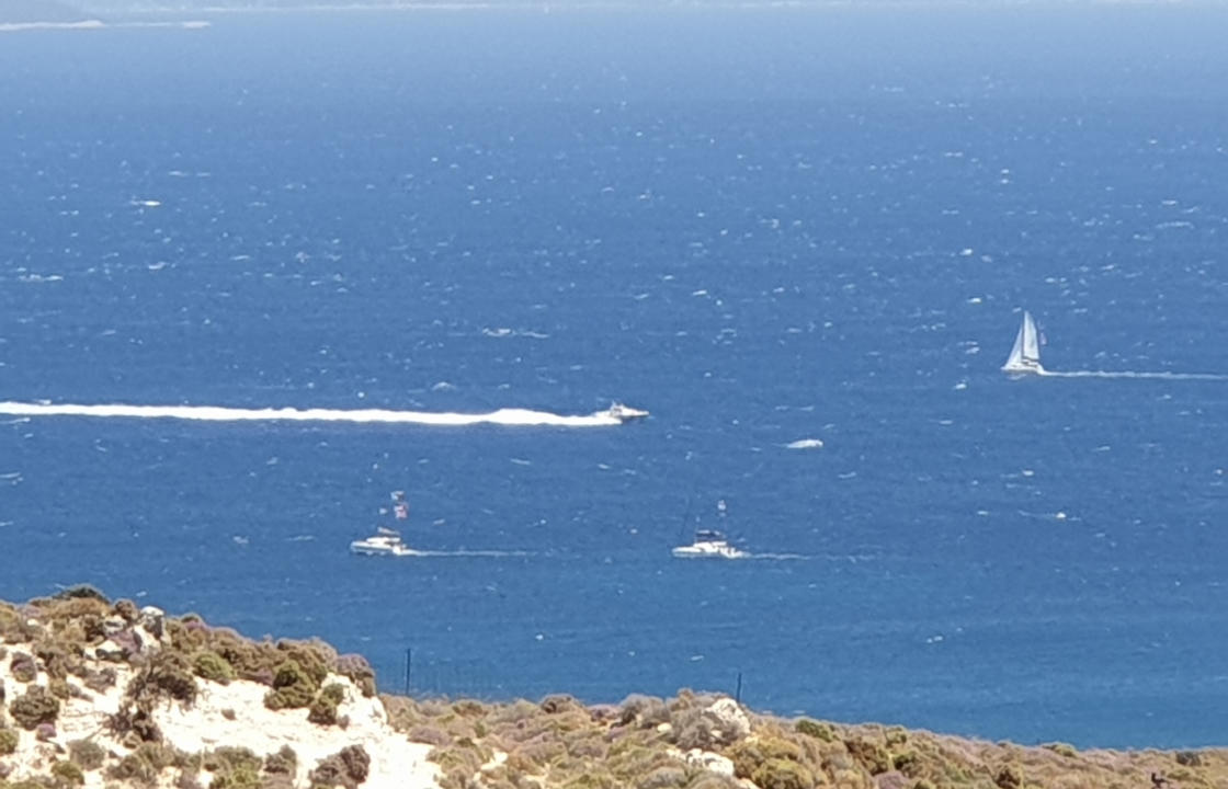 Ακυβέρνητο σκάφος στην περιοχή του Αγίου Φωκά - Συνεργασία Frontex, Λιμεναρχείου Κω και ΕΟΔ Κω για την ρυμούλκηση του
