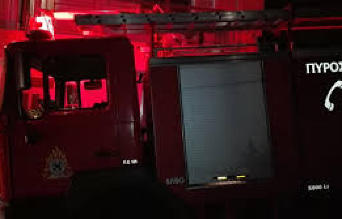 Πυρκαγιά το βράδυ της Δευτέρας σε κατοικημένη περιοχή στο Μαρμάρι. 4 οχήματα και 8 άνδρες της πυροσβεστικής για την κατάσβεσή της
