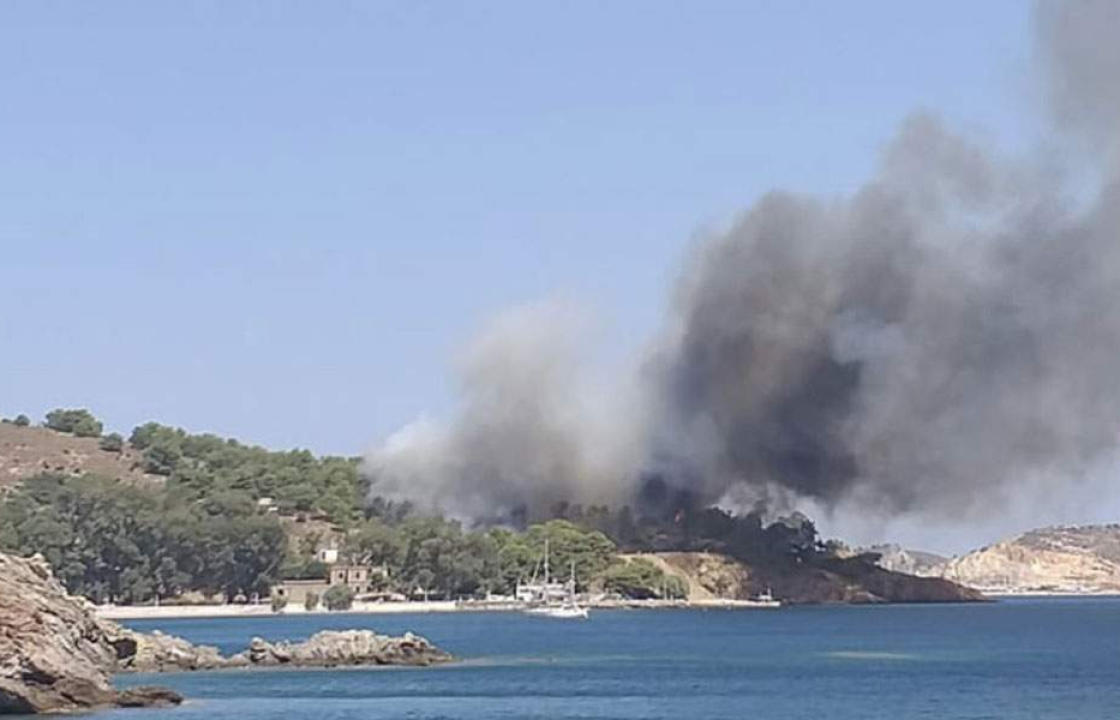 Πυρκαγιά στο Λακκί Λέρου- Εντολή εκκένωσης του Νοσοκομείου (φωτογραφίες)