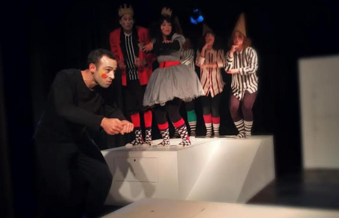 Το θεατρικό Εργαστήρι Κω «acTa» παρουσιάζει ΞΑΝΑ το «Παραμυθissimo» για τρεις παραστάσεις.