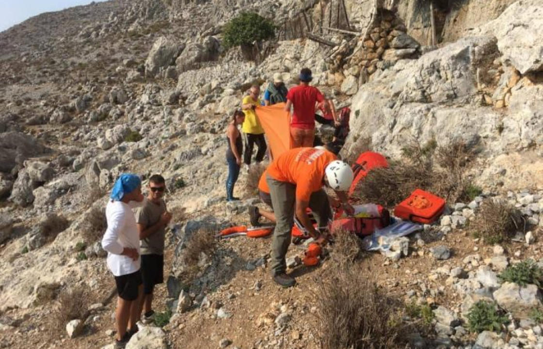 Επιχείρηση διάσωσης και μεταφοράς στο Νοσοκομείο Καλύμνου  80 χρόνου Γερμανού αναρριχητή