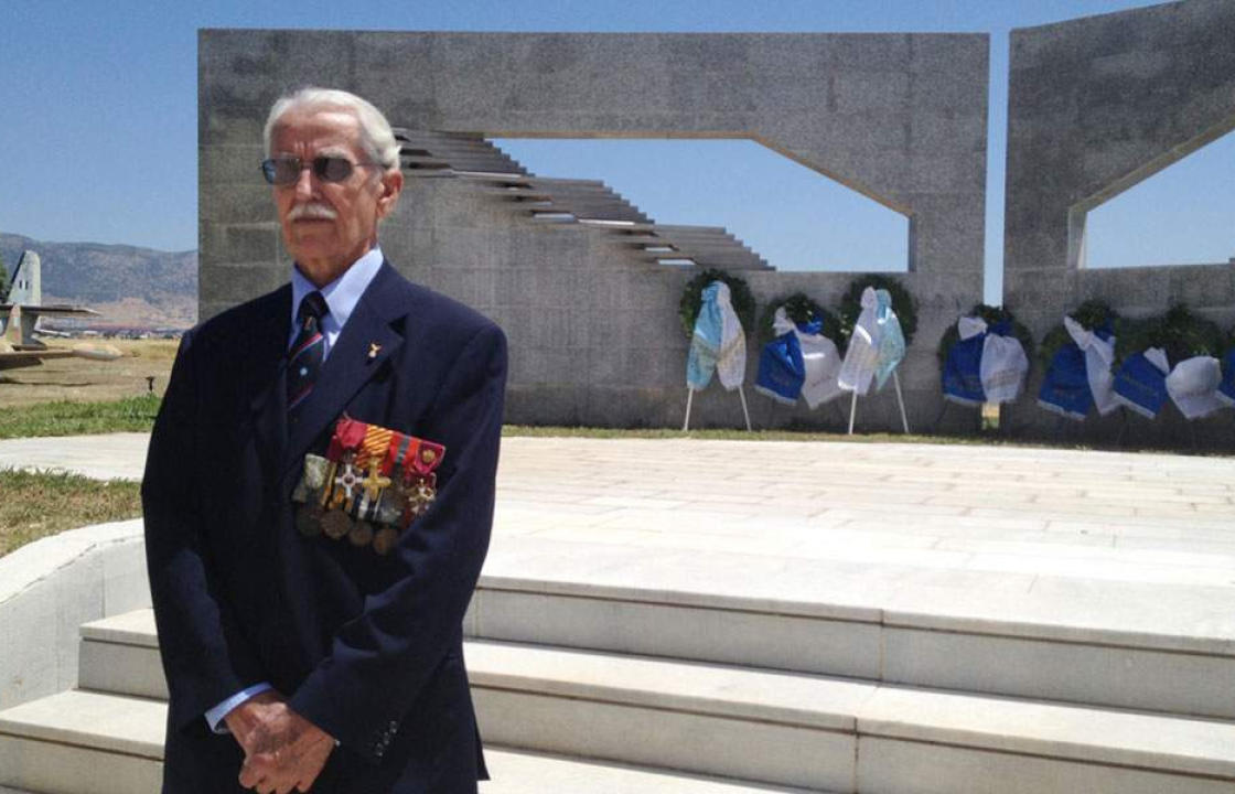 Κων/νος Χατζηλάκος, ο 99χρονος θρυλικός πιλότος του Β΄Παγκοσμίου Πολέμου: «Να μη ξεχνάμε, να τιμούμε, να επαγρυπνούμε»