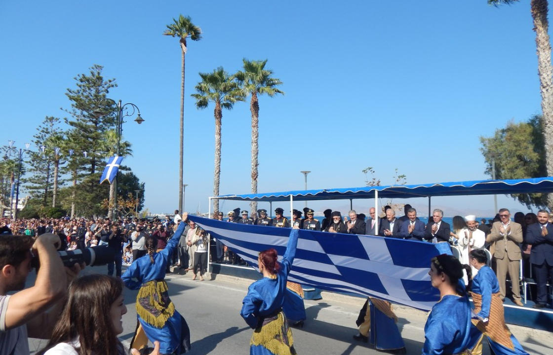 Η παρέλαση στην Κω για την Εθνική Επέτειο της 28ης Οκτωβρίου του 1940. ΦΩΤΟ