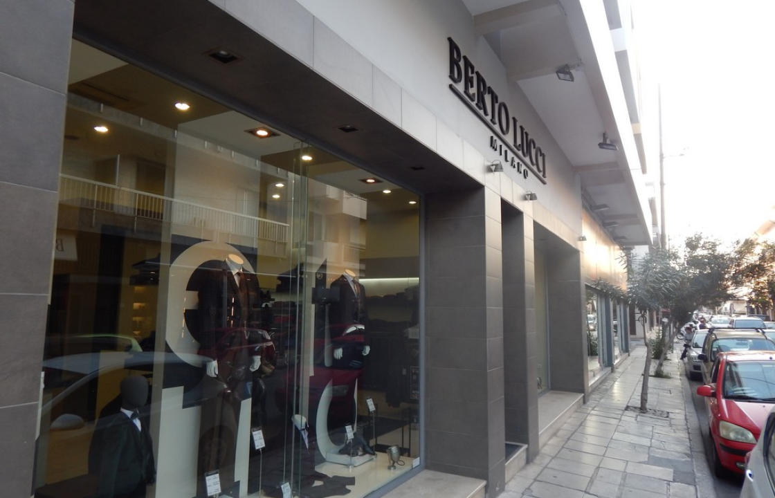 Εκπτώσεις -50% σε όλα τα είδη στο Berto Lucci στην Κω - Επώνυμα ρούχα stock στον 1ο όροφο του καταστήματος!