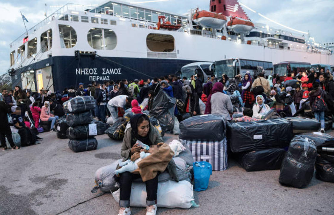 Στο λιμάνι του Πειραιά  69 μετανάστες και πρόσφυγες από τη Λέρο