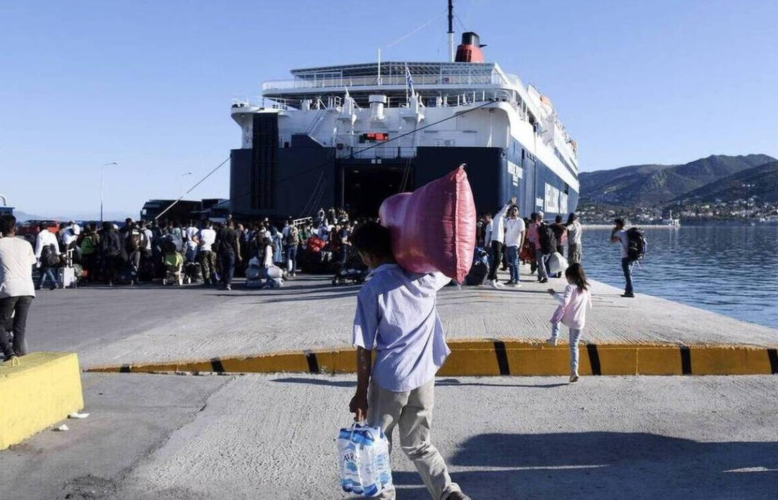 Στον Πειραιά 25 μετανάστες και πρόσφυγες από την Κω, 90 από την Κάλυμνο και 22 από τη Λέρο