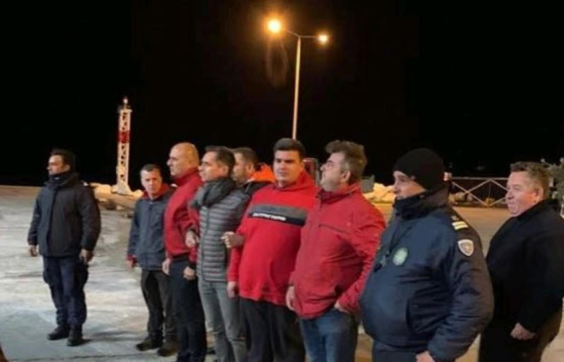 Λέρος: Κάτοικοι απέκλεισαν το λιμάνι για να μην αποβιβαστούν μετανάστες