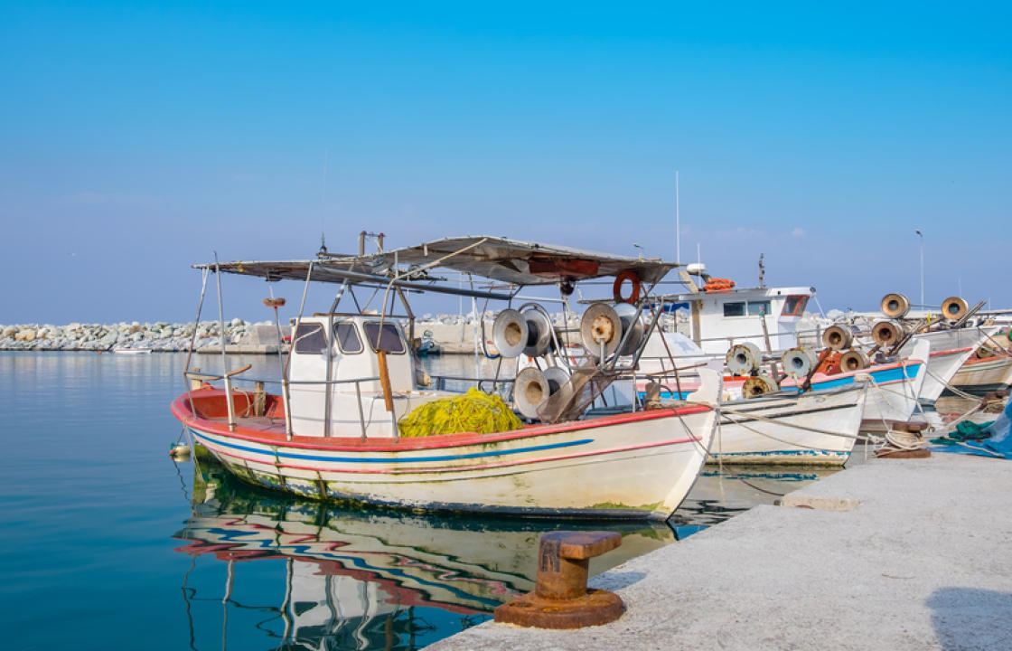 Επιστολή διαμαρτυρίας για τα νέα τέλη στα αλιευτικά πλοία από τον Έπαρχο Καλύμνου