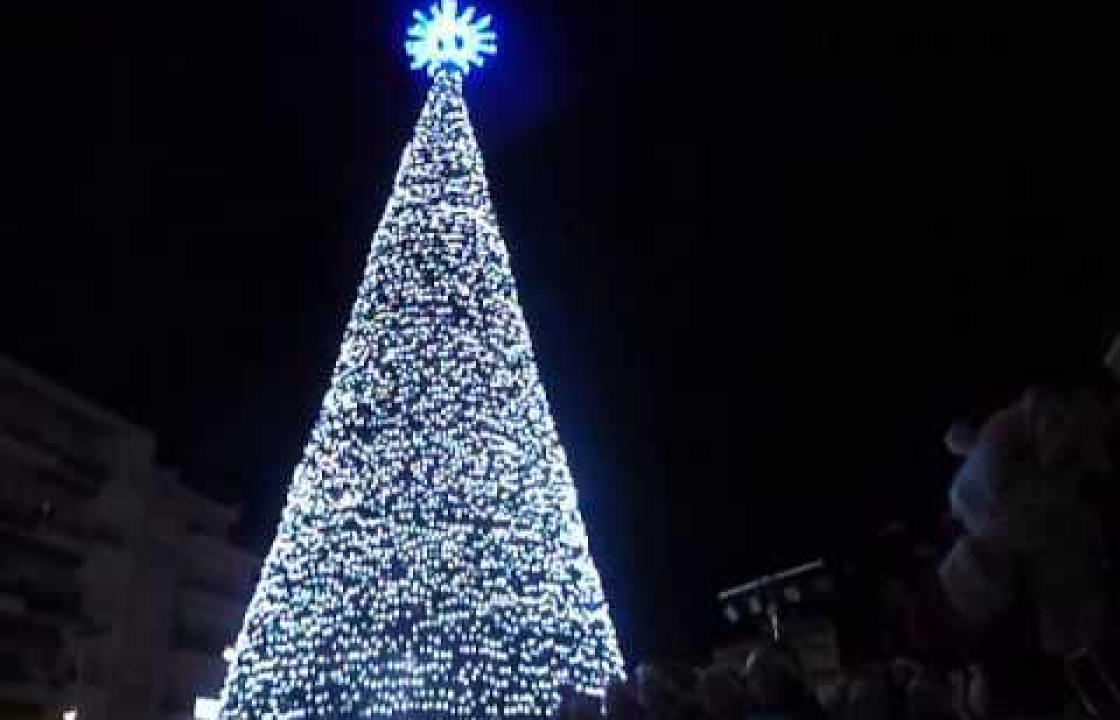 Άναμμα Χριστουγεννιάτικου δέντρου στον &quot;Κύκλο του Αεροδρομίου&quot; την Πέμπτη 19 Δεκεμβρίου