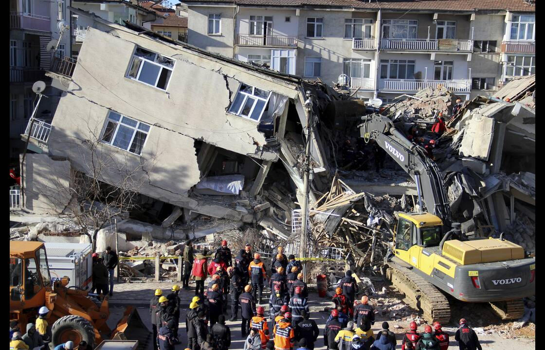 Σεισμός στην Τουρκία: Στους 31 οι νεκροί- Περισσότεροι από 1.600 τραυματίες