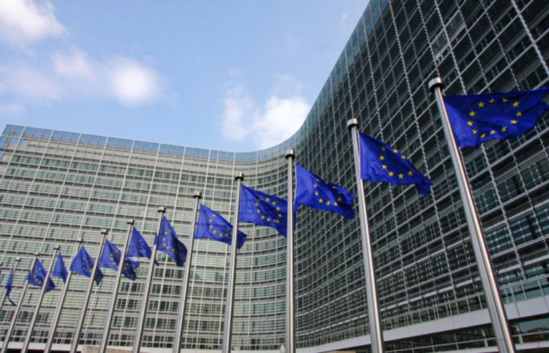 Μεταναστευτικό: Διευκρινίσεις για τον πλωτό φράχτη περιμένει η Κομισιόν