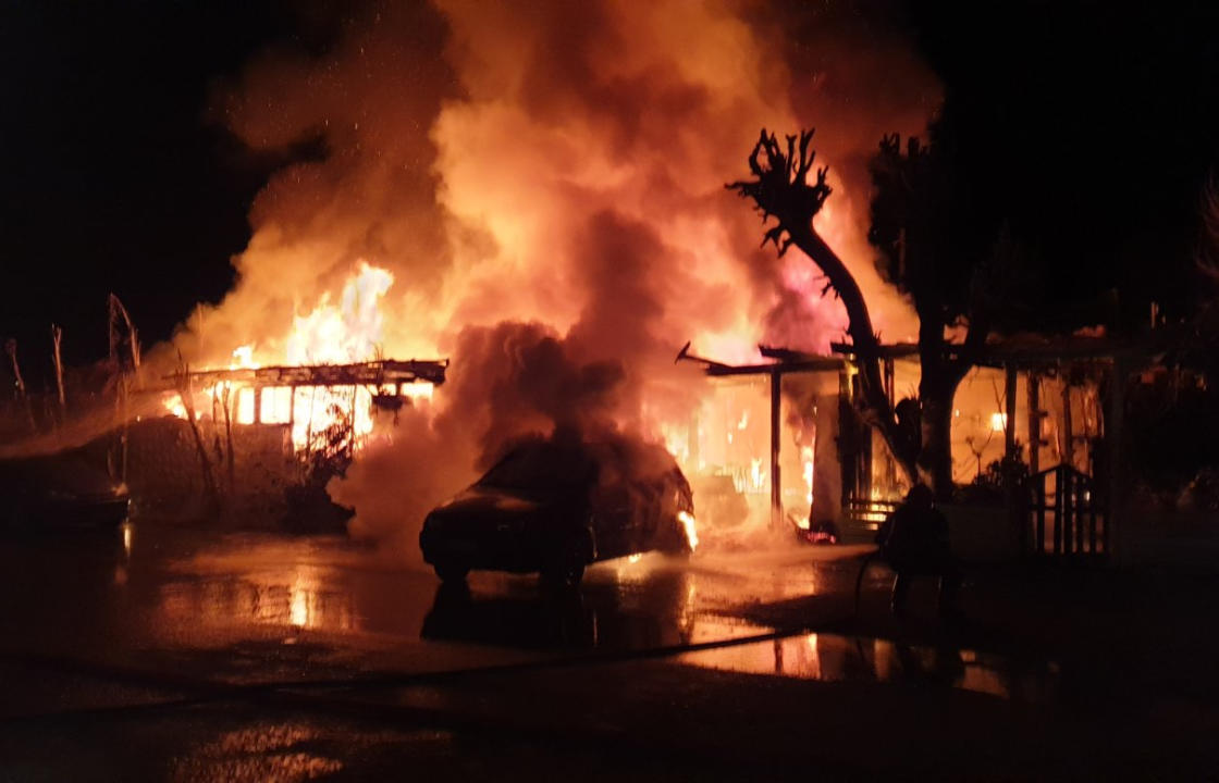 Κάηκε εστιατόριο στο Ψαλίδι - Φωτιά και σε παρκαρισμένο αυτοκίνητο! ΦΩΤΟ &amp; ΒΙΝΤΕΟ