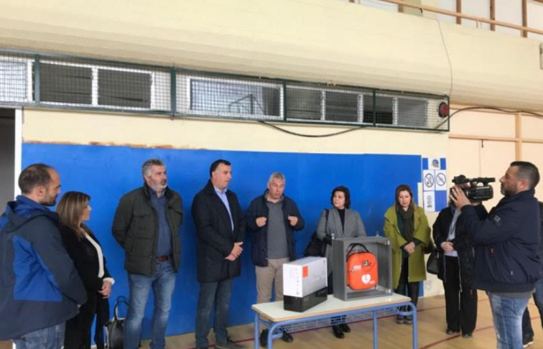 Ο Α.Σ. ΦΟΙΒΟΣ ΚΩ παρέδωσε ως δωρεά προς το 1ο Γυμνάσιο Κω ένα αυτόματο φορητό απινιδωτή τελευταίας τεχνολογίας