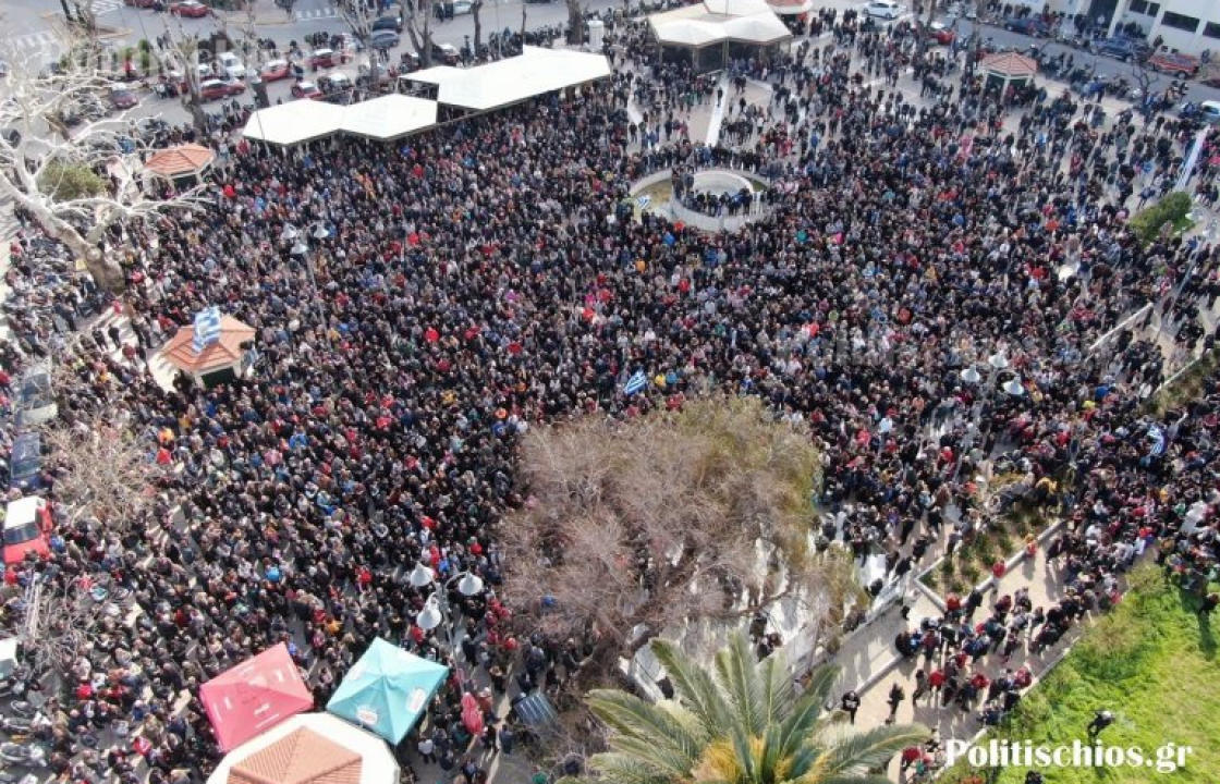 Ειρηνικός ξεσηκωμός στην ΧΙΟ για τα κλειστά κέντρα και την βία των ΜΑΤ. ΦΩΤΟ