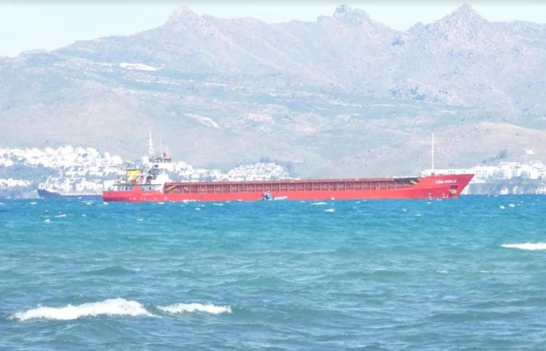Αποκολλήθηκε το φορτηγό πλοίο VON PERLE που προσάραξε τα ξημερώματα της Κυριακής στην Αμμόγλωσσα