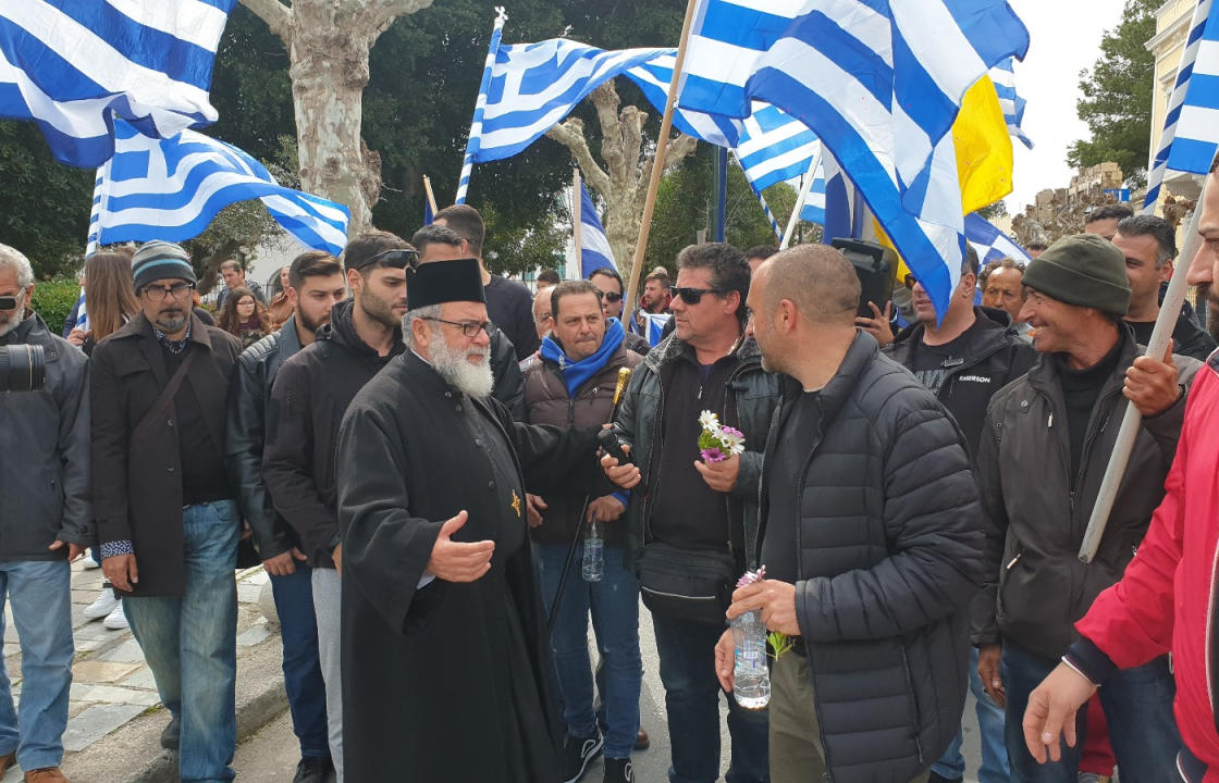 Ο Σεβασμιώτατος Μητροπολίτης Κώου και Νισύρου κ. Ναθαναήλ στην ειρηνική πορεία για το μεταναστευτικό στην Κω