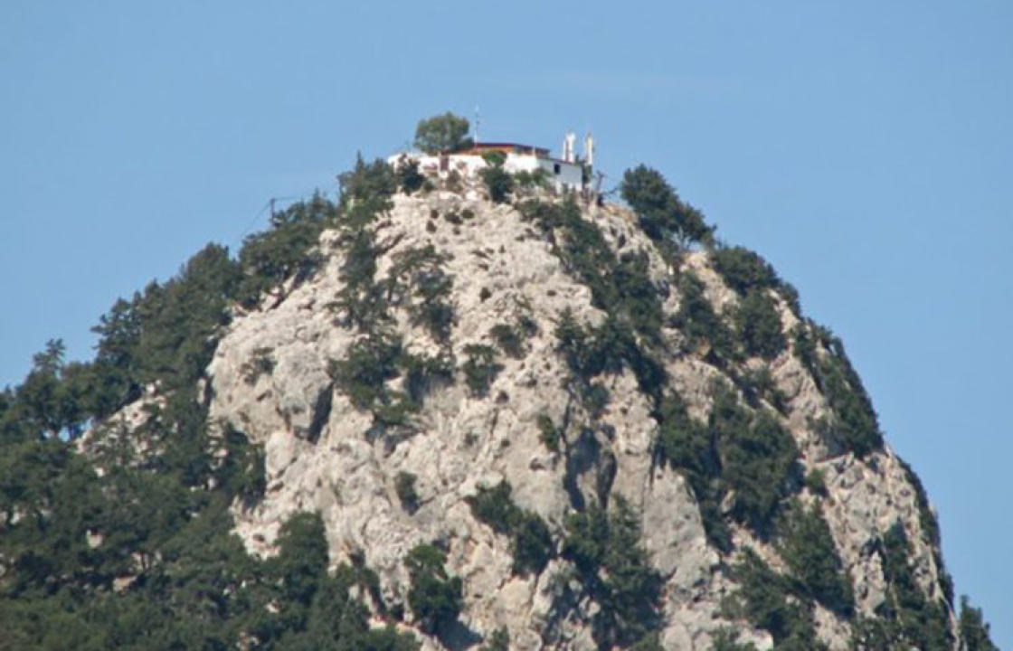 Ιταλός επιχειρηματίας της Αυστραλίας πλήρωσε για τον φωτισμό της εκκλησίας και των 320 σκαλιών του Μοναστηριού της Αγίας Τσαμπίκας στη Ρόδο