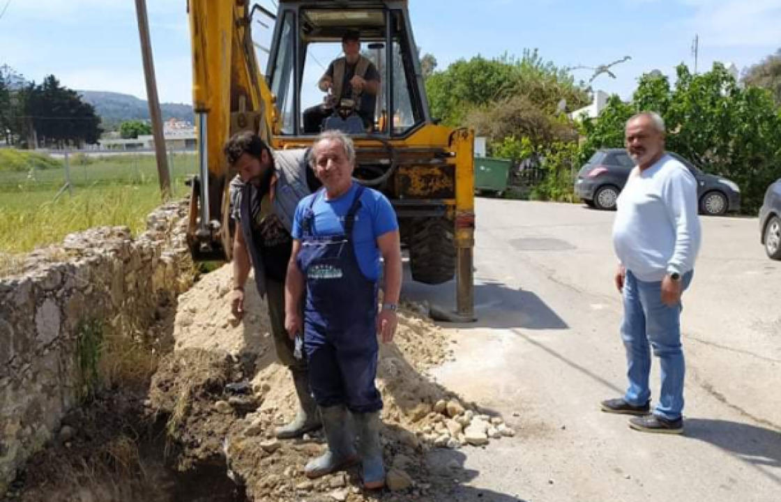 Ζημιά σε μεγάλο αγωγό της ΔΕΥΑΚ στον Άγιο Νεκτάριο, το πρωί της Δευτέρας του Πάσχα - Χωρίς νερό αρκετές περιοχές. ΦΩΤΟ