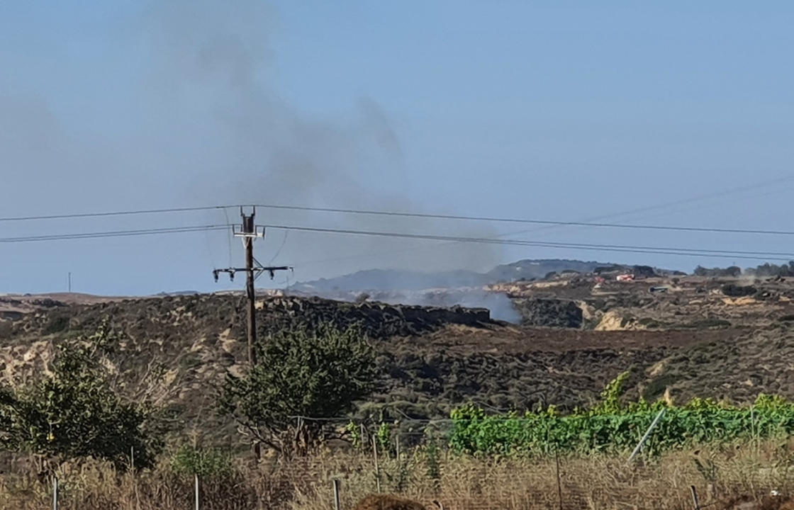 Υπό έλεγχο η φωτιά στην Αντιμάχεια - Επιχείρησε και ελικόπτερο για την κατάσβεσή της