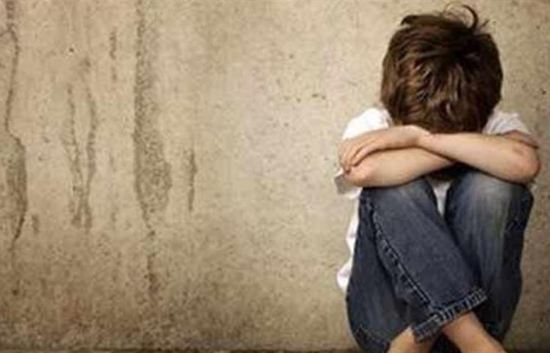 18χρονος καταγγέλθηκε για τον βιασμό του 13χρονου αδελφού του παρουσία συνομήλικου φίλου του, στη Ρόδο
