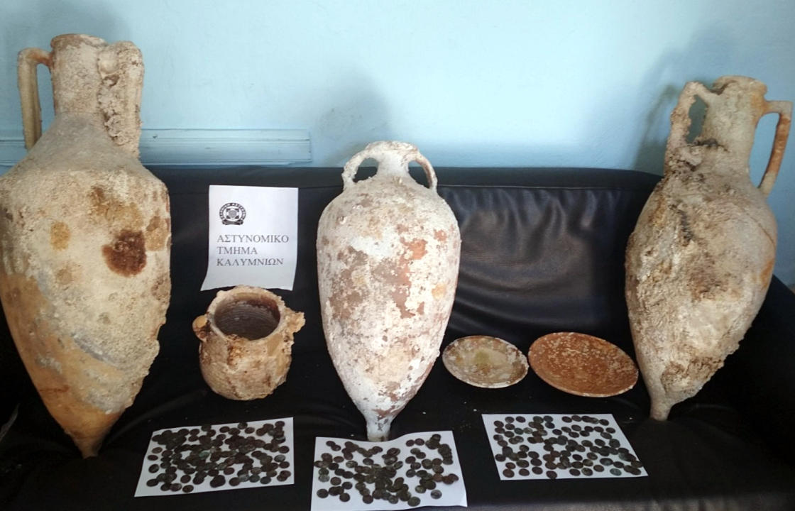 Συνελήφθη ημεδαπός για κατοχή αρχαιοτήτων στην Κάλυμνο - Κατασχέθηκαν 6 αρχαία πήλινα αντικείμενα και 326 χάλκινα επαργυρωμένα νομίσματα