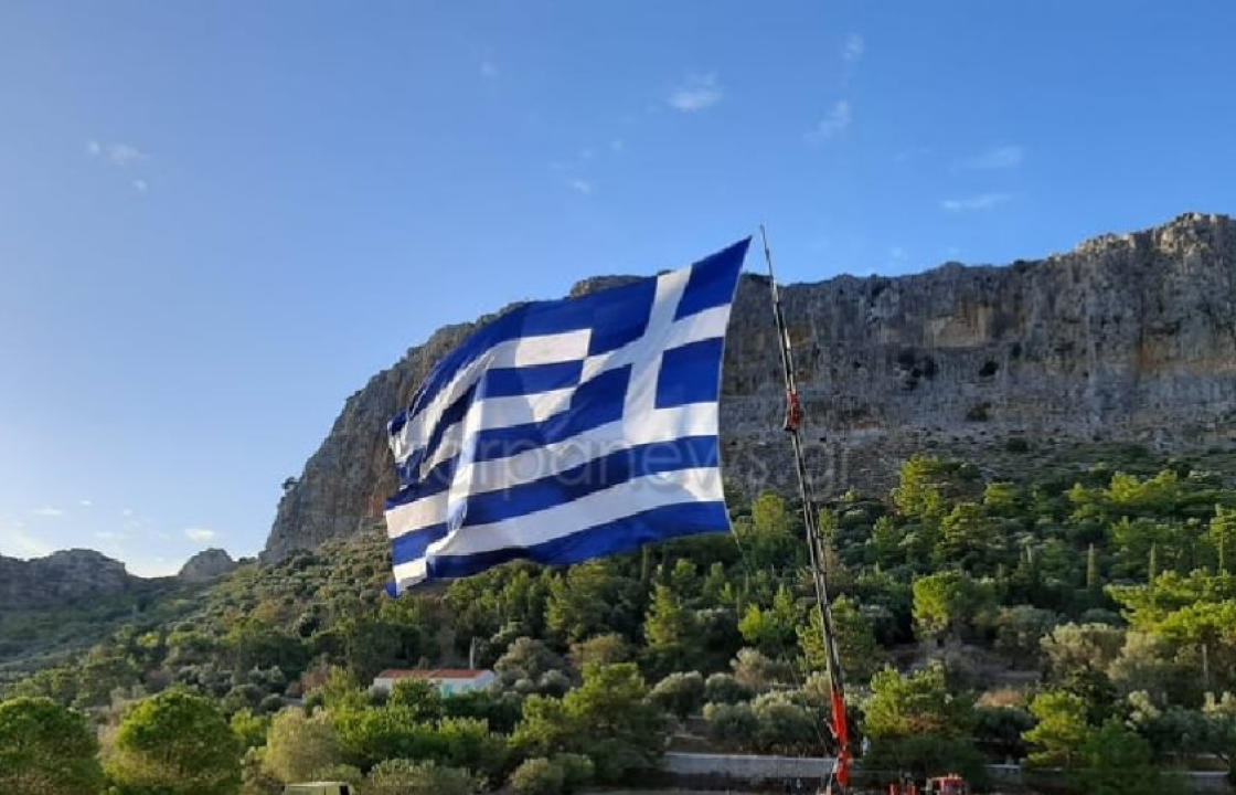 Ταξίδεψαν από την Κρήτη  στο Καστελλόριζο και ύψωσαν τη μεγαλύτερη ελληνική σημαία. ΒΙΝΤΕΟ