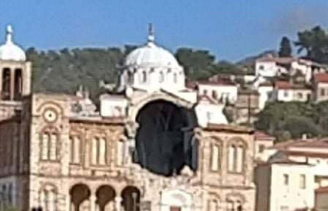 Κατέρρευσε τμήμα της εκκλησίας της Παναγίας Θεοτόκου στο Καρλόβασι - Γεωργιάδης: Εκτεταμένες οι ζημιές στα κτήρια στη Σάμο