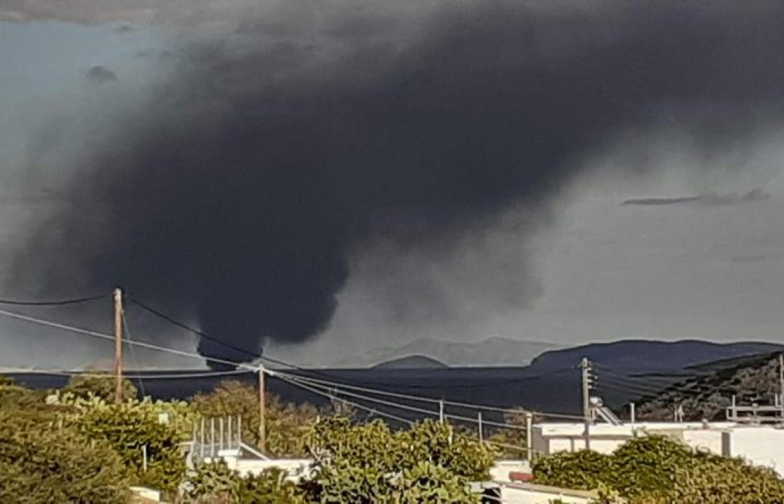 Φωτιά στο «Κάλυμνος Σταρ» ανοικτά της Νάξου, με τρεις επιβαίνοντες – Τραυματισμός μιας γυναίκας