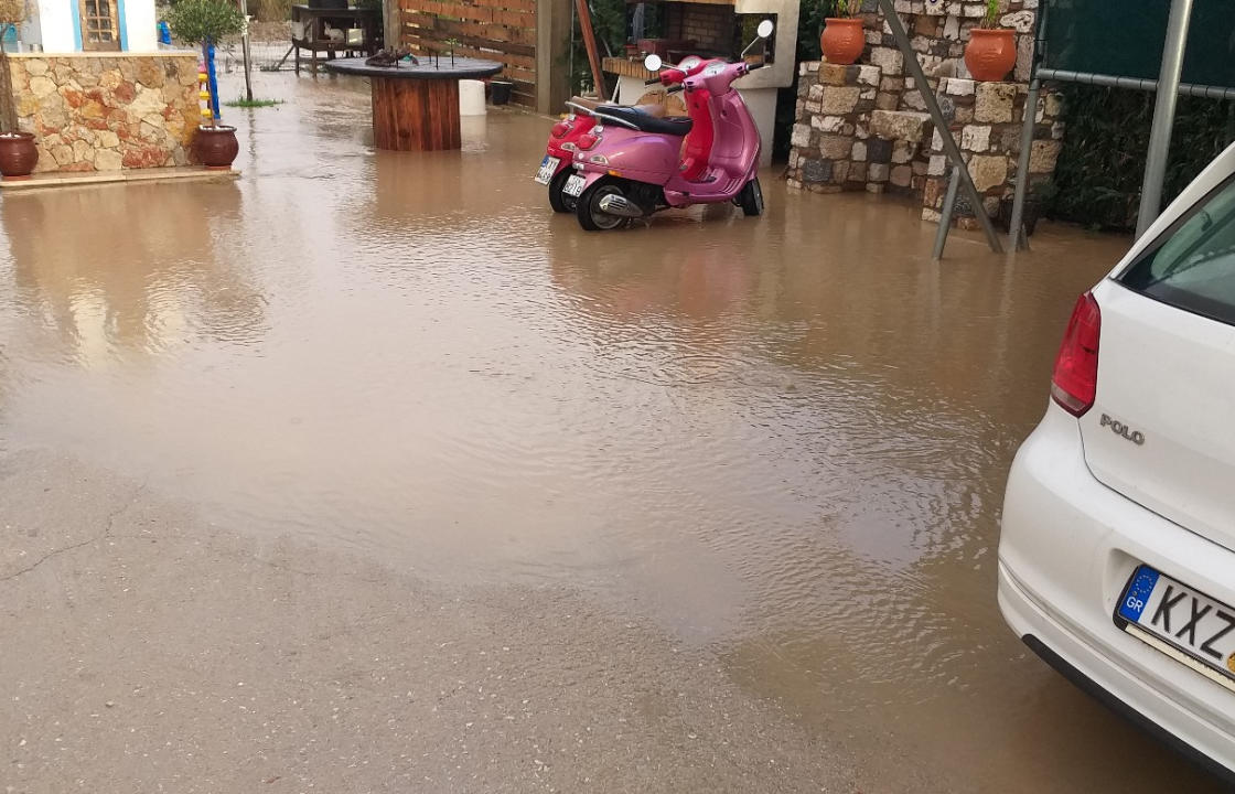 Κάτοικος Λινοπότι: Έχουμε ζητήσει επανειλημμένα να καθαρίσουν το κανάλι κάτω από το στρατόπεδο 282... Ακόμα περιμένουμε