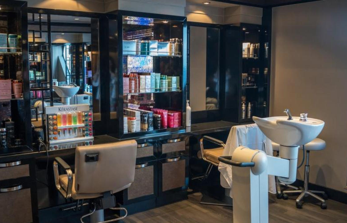 Ανοίγουν κομμωτήρια και βιβλιοπωλεία – Από την Κυριακή αγορές με click away