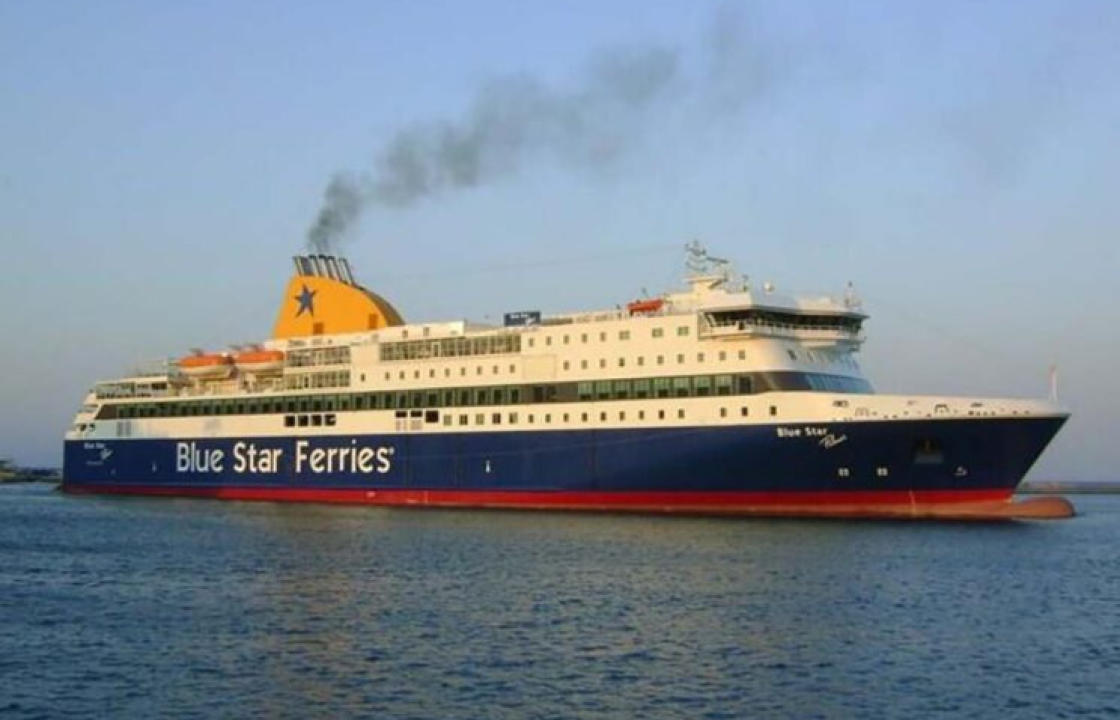 Πρόσκρουση του «Blue Star Patmos» στο λιμάνι της Κάσου – Δεν αναφέρθηκε τραυματισμός