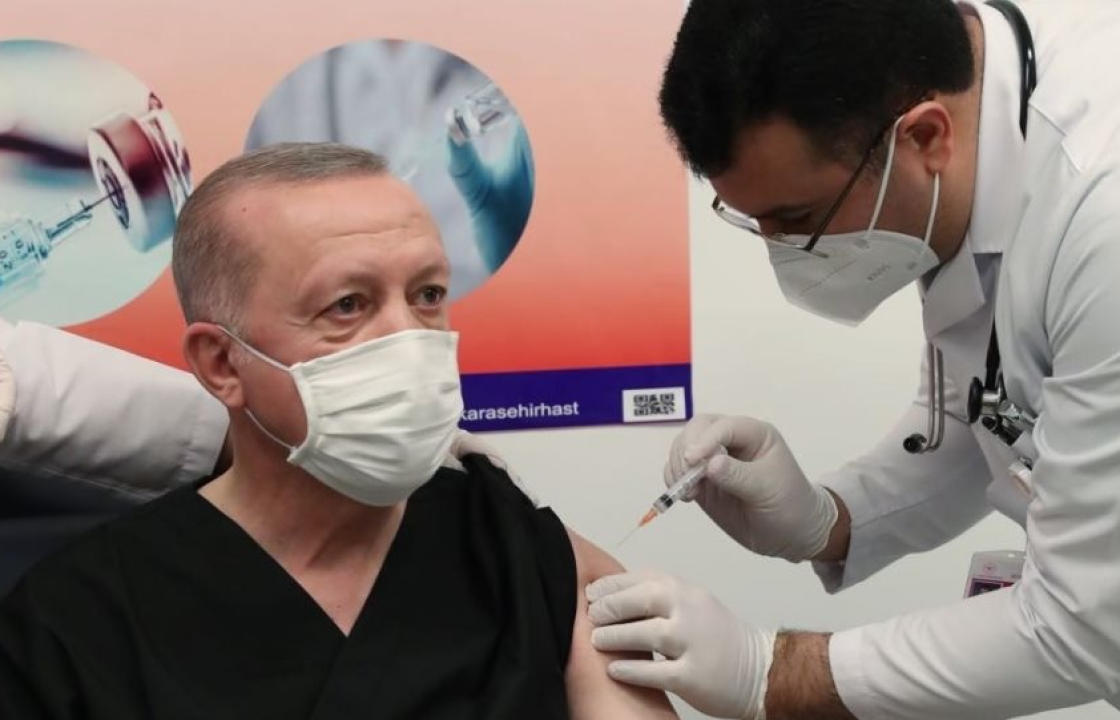 Κορωνοϊός - Τουρκία: Εμβολιάστηκε με το κινεζικό σκεύασμα ο Ερντογάν