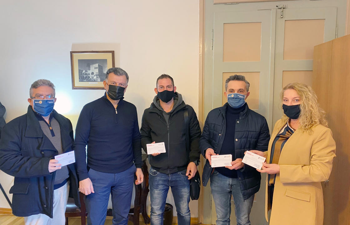 Ροταριανός Όμιλος Κω: Παράδοση 20 δωροεπιταγών στο τμήμα κοινωνικής πρόνοιας του Δήμου Κω