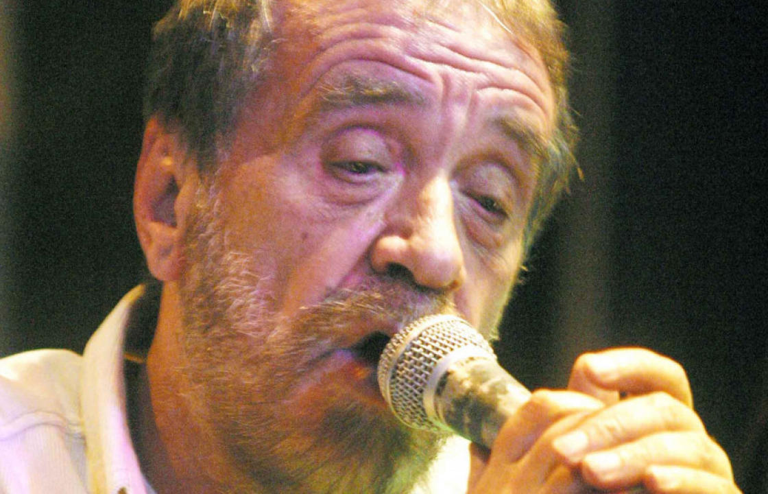 Πέθανε ο τραγουδιστής Αντώνης Καλογιάννης