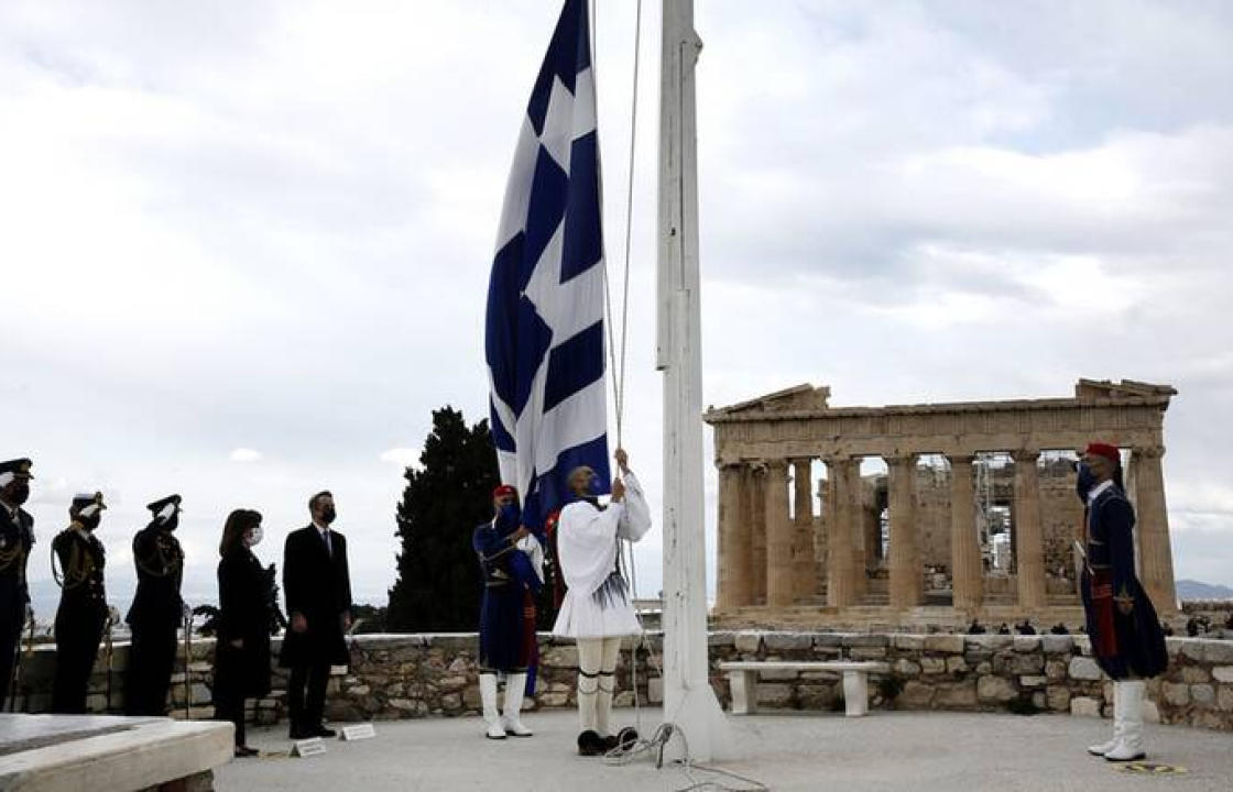 25η Μαρτίου: Η έπαρση της σημαίας από την Ακρόπολη - ΒΙΝΤΕΟ
